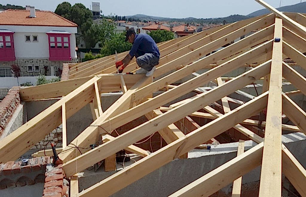 yenifoca ahşap çatı uygulama